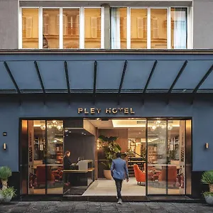 Pley **** Paris