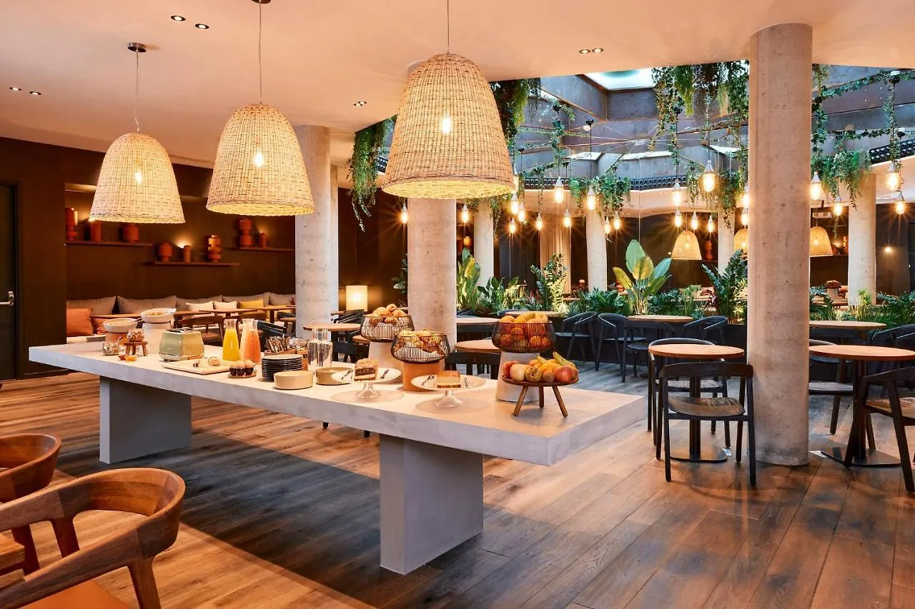 **** Hotel Le Bellune Parigi Francia